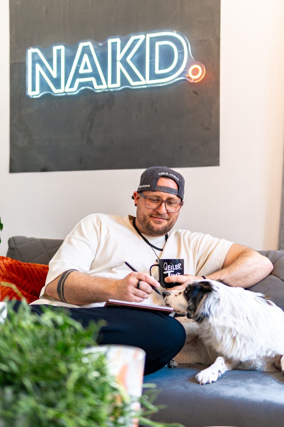 NAKD Hypnose — with dog