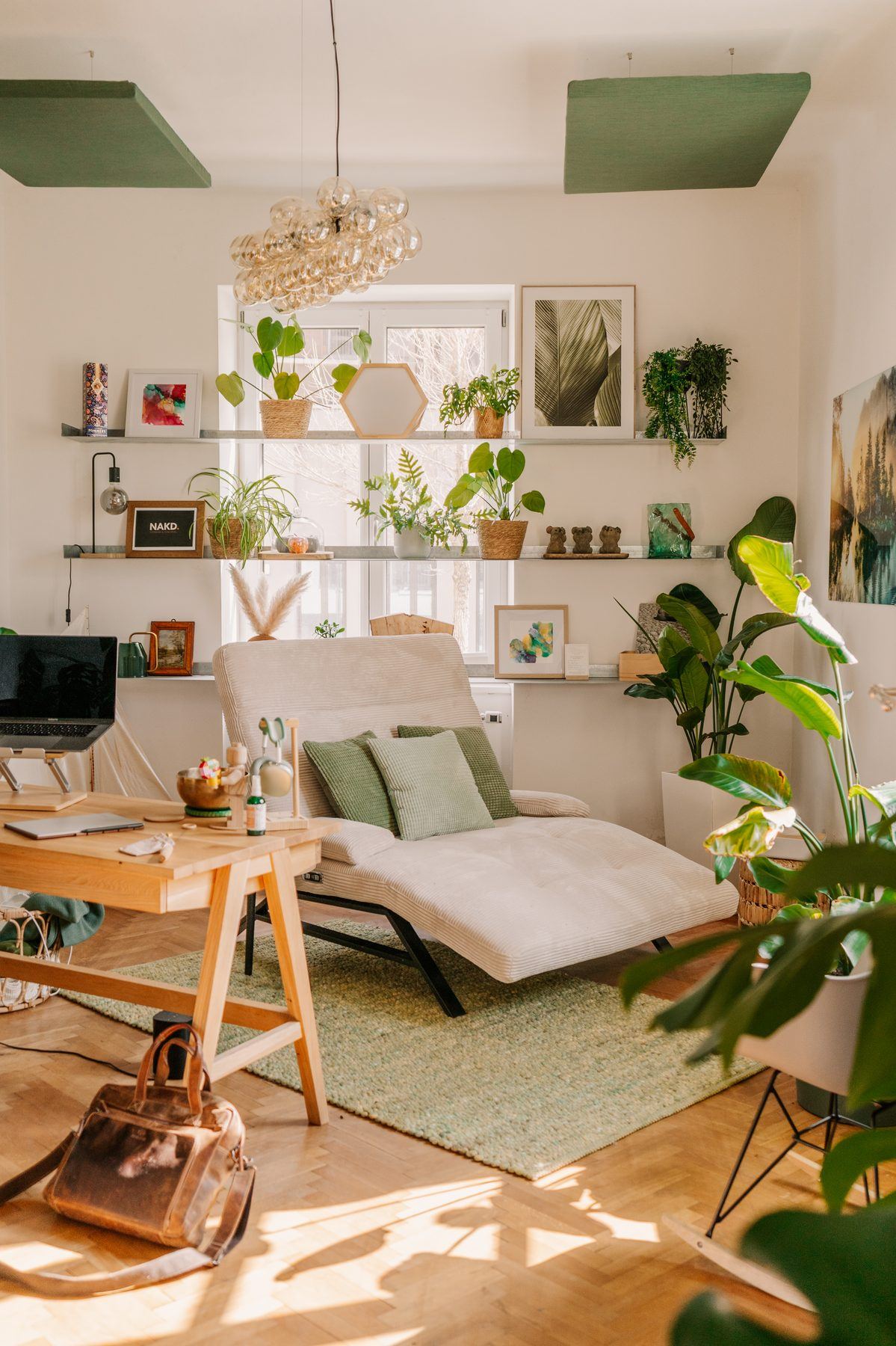 NAKD Hypnose — studio interior